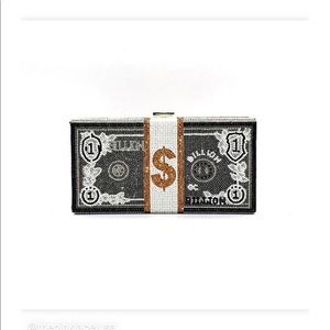 BILLION DOLLAR CLUTCH 🤍
